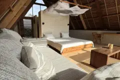 Salon i sypialnia w willi Garden View w Tao Resort na Madagaskarze