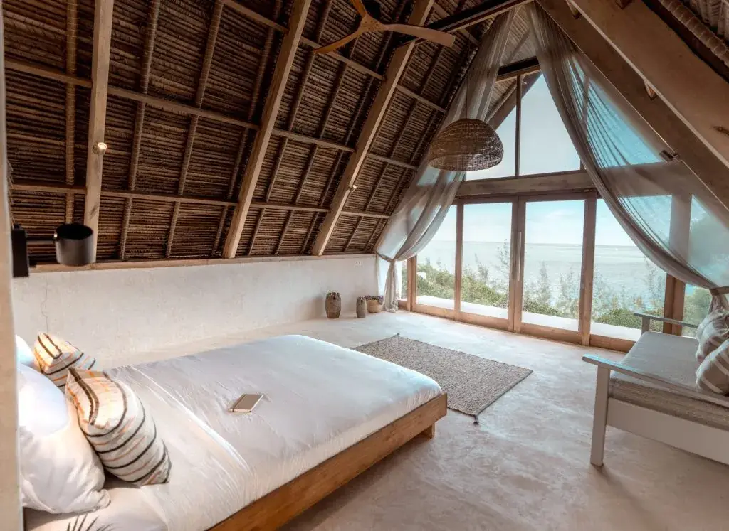 Sypialnia z widokiem na morze w willi Sea View w Tao Resort na Madagaskarze
