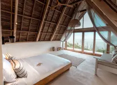 Sypialnia z widokiem na morze w willi Sea View w Tao Resort na Madagaskarze