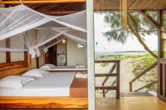 Pokój w bungalowie przy plaży w Madakitecamp na Madagaskarze