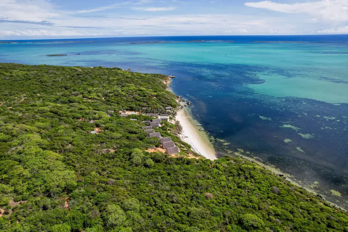 Wybrzeże przy Tao Resort na Madagaskarze widziane z lotu ptaka