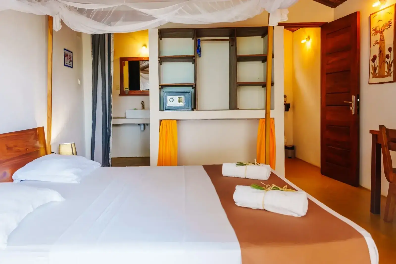 Taras bungalowu z widokiem na morze w Madakitecamp na Madagaskarze